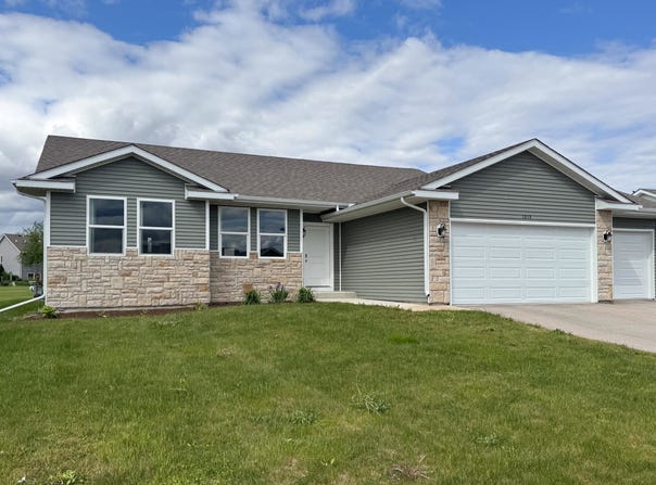 1014 FOREST GARDEN, LOVES PARK, IL 61111