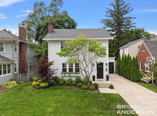 939 Lakeside Drive SE, East Grand Rapids, MI 49506
