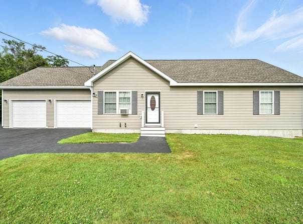 104 Stone Gate Crossing Road, Chelsea, ME 04330