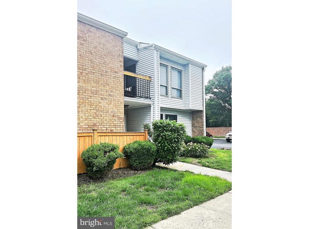 2P LAKE DRIVE, EAST WINDSOR, NJ 08520
