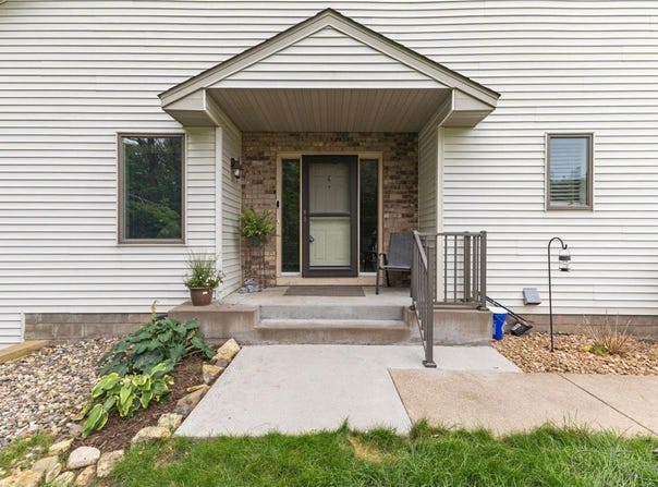 5850 Oxboro Avenue N, Stillwater, MN 55082