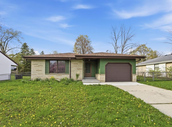 5314 W Nokomis Rd, Brown Deer, WI 53223