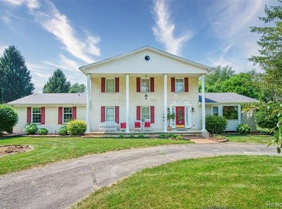 2220 Pheasant Run Road, Howell, MI 48843