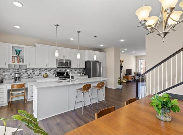 4025 River Valley Way, Eagan, MN 55122