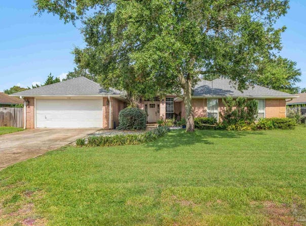 1145 Finch Dr, Gulf Breeze, FL 32563