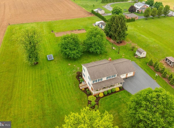 45 S PEARTOWN ROAD, DENVER, PA 17517