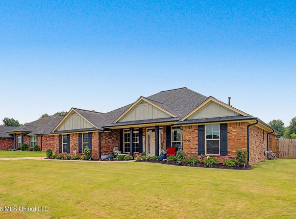 5933 Grove Lane, Horn Lake, MS 38637