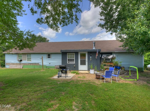 203 Cambridge Lane, Pineville, MO 64856