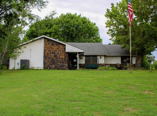305 2nd St, Indianola, OK 74442