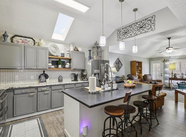 834 Ponselle Drive, Arlington, TX 76001