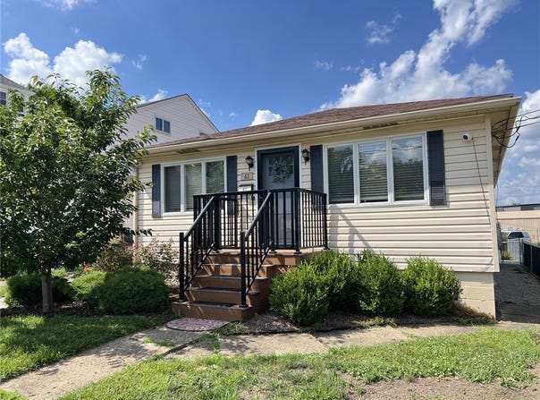 43 Barton Mill Rd, South Union Twp, PA 15401