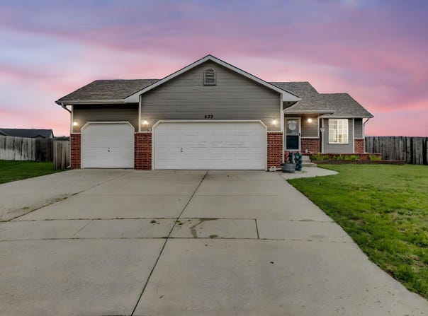 232 N Salt Creek Ct., Clearwater, KS 67026