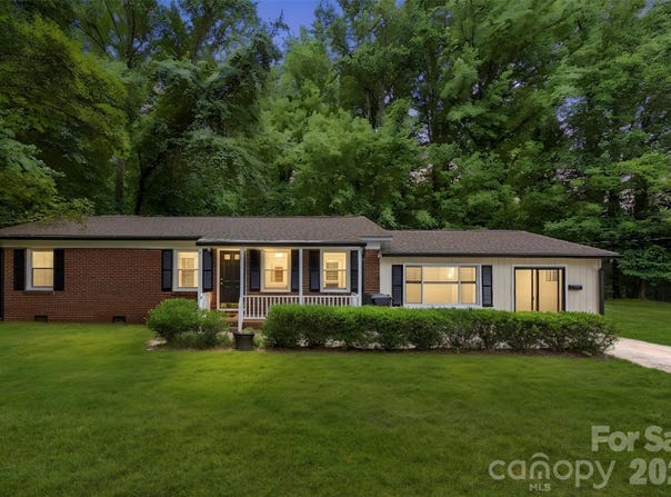 611 W Lewis Street, Dallas, NC 28034