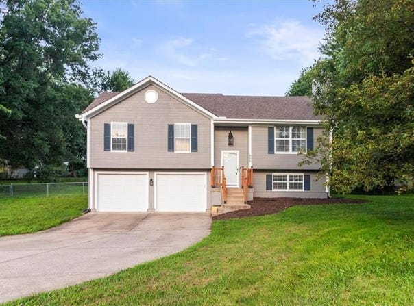 600 SW Woods Chapel Road, Blue Springs, MO 64015
