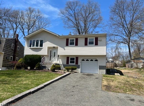 304 Idalroy Trl, Hopatcong Boro, NJ 07843-1244