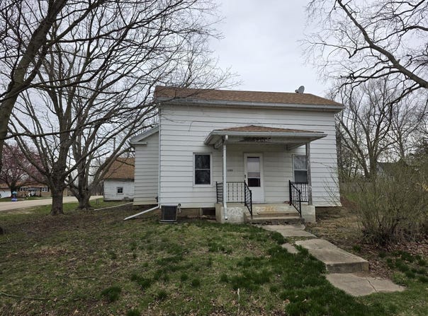 2203 Deets Road, Sterling, IL 61081