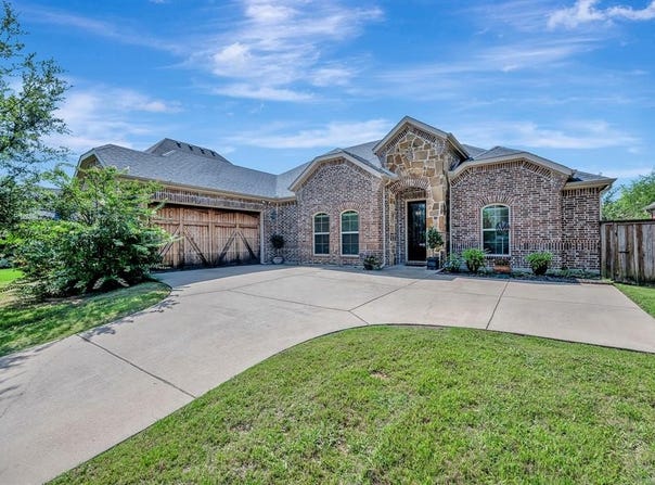 129 Mckinley Drive, Burleson, TX 76028