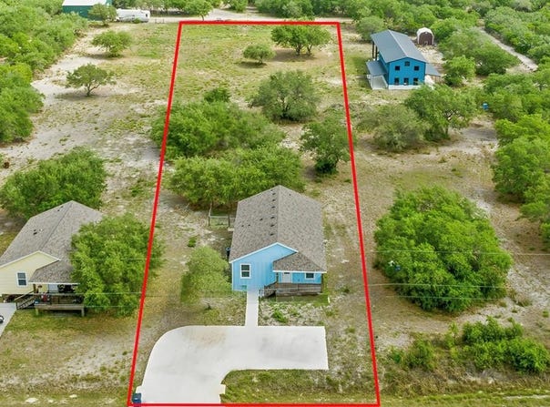 2111 Lone Star Rd, ROCKPORT, TX 78382