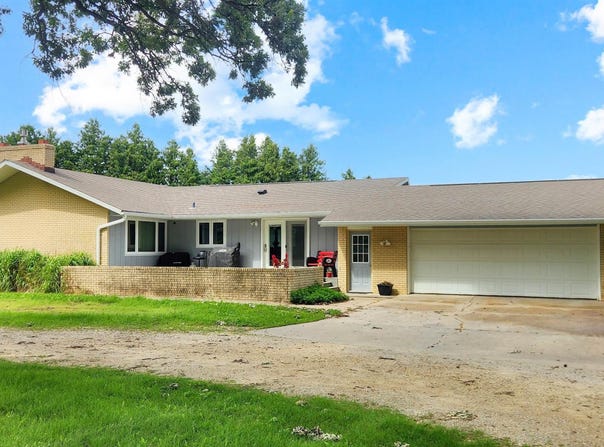 27083 305th Street, Parkersburg, IA 50665