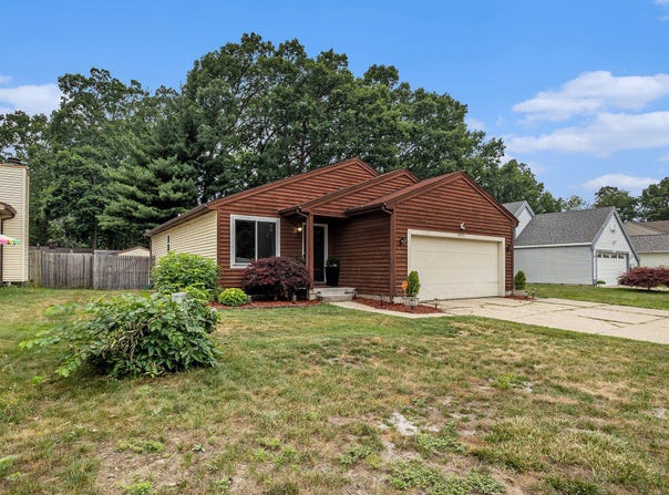 5555 Osborne Avenue SE, Kentwood, MI 49548