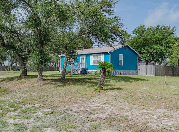 809 N Tenth Str, Fulton, TX 78358