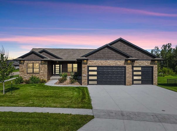 1005 Alexis Ct, IA 52302