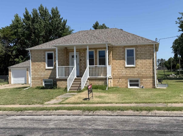 801 8th St., Victoria, KS 67671