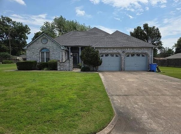 112 Circle Drive, Checotah, OK 74426