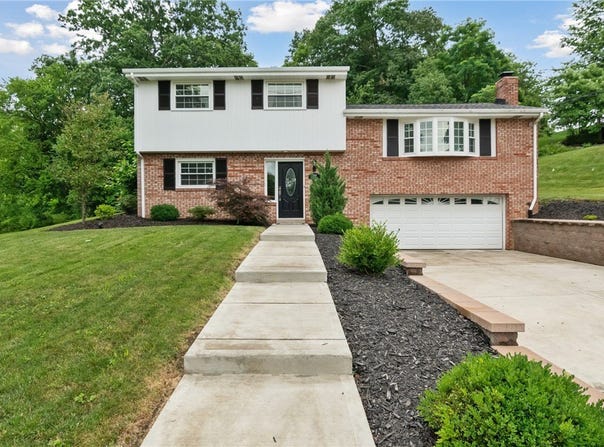 2465 GIANT OAKS DRIVE, St Clair, PA 15241