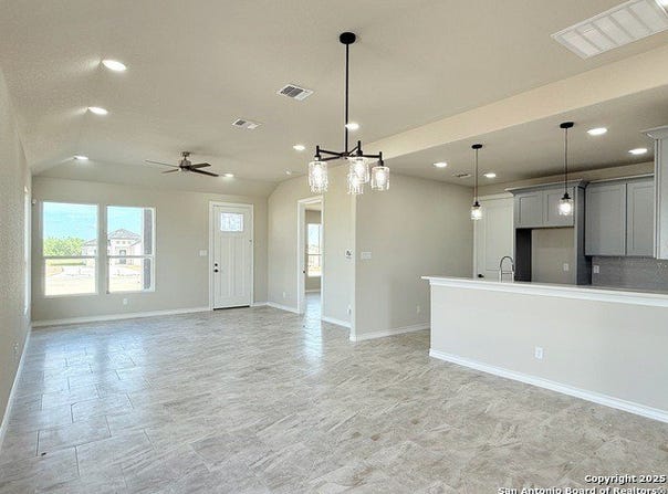 136 Camino Verde Ct, La Vernia, TX 78121