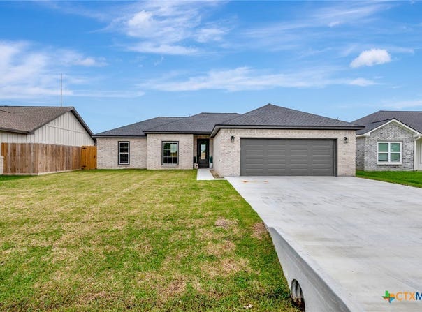 305 Turkey Lane, Victoria, TX 77905