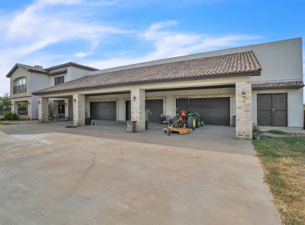 304 Tomcat Ln., Laredo, TX 78045