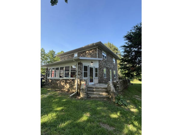 2311 E Glendora Road, Buchanan, MI 49107