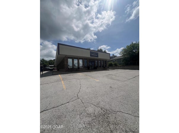 800 W Central Avenue, Carthage, MO 64836