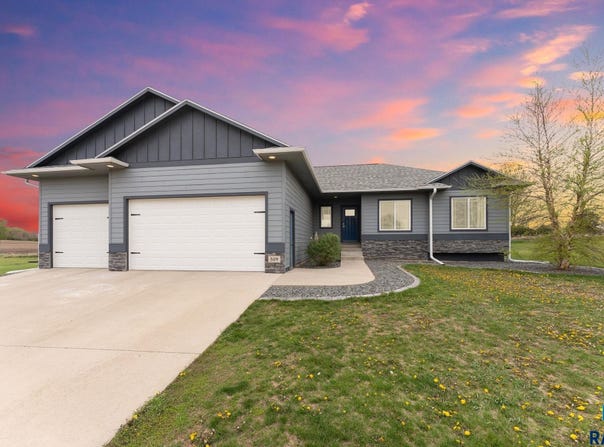 509 Grace Ave, Parker, SD 57053