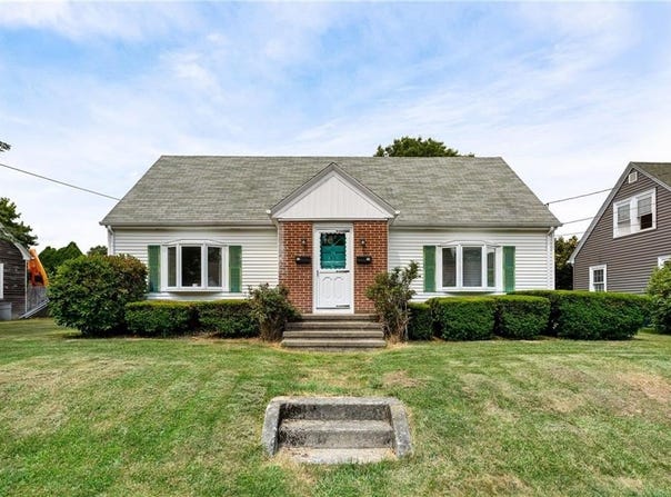 15 Preston Drive, North Kingstown, RI 02852