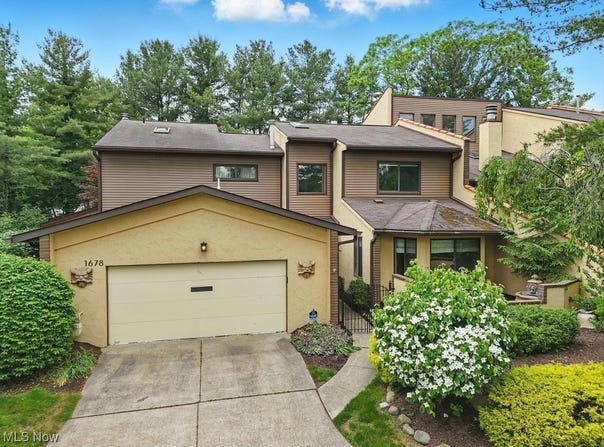 1678 Brookwood Drive, Akron, OH 44313