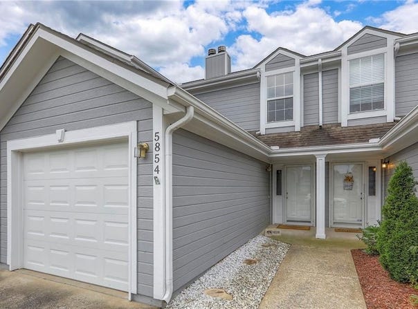5854 NW Plantation Lane, Lee's Summit, MO 64064