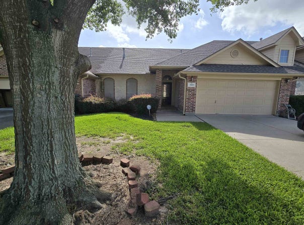 488 HARBOR OAKS DR, Beaumont, TX 77706