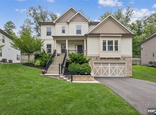 12 Hilltop, North Caldwell, NJ 07006