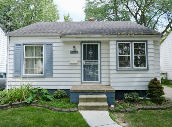 18953 Woodcrest Street, Harper Woods, MI 48225