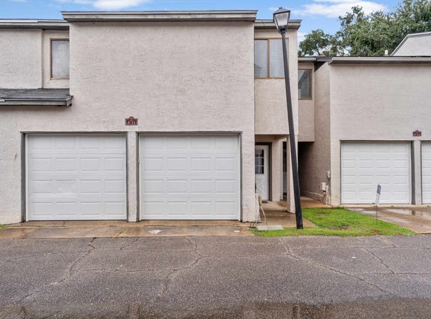 1317 AIRPORT Drive, Tallahassee, FL 32304