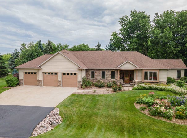 1500 HIDDEN ACRES Lane, NEENAH, WI 54956