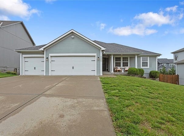8402 NE 102nd Street, Kansas City, MO 64157