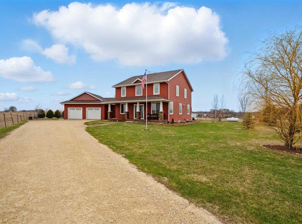 1561 180th Avenue, Manchester, IA 52057