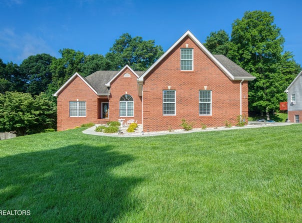 2150 Hirst Circle, Lenoir City, TN 37771