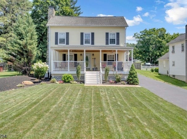 26 Mackenzie Rd, Hampton Boro, NJ 08827-3003