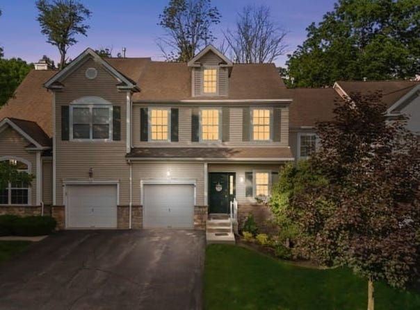 73 Pinehurst Dr, Washington Twp., NJ 07882