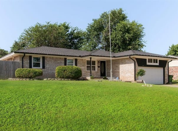 300 Yukon Avenue, Yukon, OK 73099