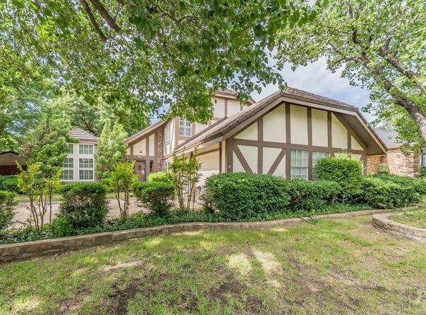 305 Warbler Drive, Bedford, TX 76021